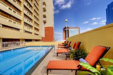 هتل Doubletree By Hilton Little Rock