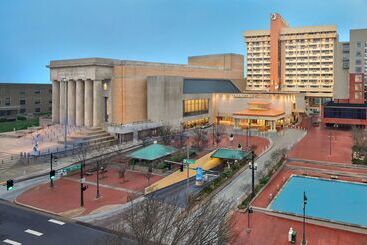 هتل Doubletree By Hilton Little Rock