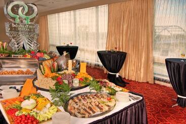 هتل Doubletree By Hilton Little Rock