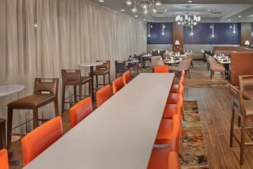 هتل Doubletree By Hilton Little Rock