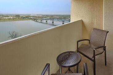 هتل Doubletree By Hilton Little Rock