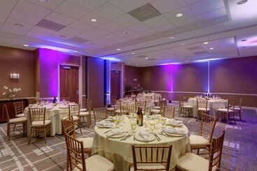 Doubletree Suites By Hilton Hotel Boston   Cambridge