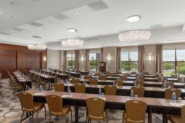 Doubletree Suites By Hilton Hotel Boston   Cambridge