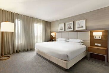 Doubletree Suites By Hilton Hotel Boston   Cambridge