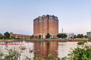 Doubletree Suites By Hilton Hotel Boston   Cambridge