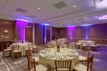 Doubletree Suites By Hilton Hotel Boston   Cambridge