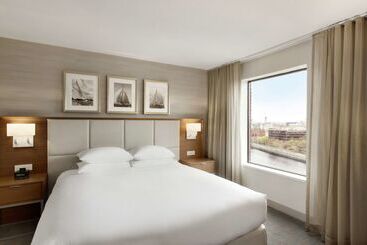 Doubletree Suites By Hilton Hotel Boston   Cambridge