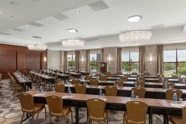 Doubletree Suites By Hilton Hotel Boston   Cambridge