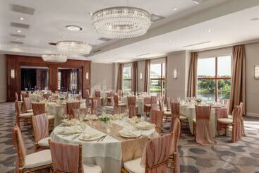 Doubletree Suites By Hilton Hotel Boston   Cambridge