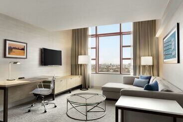 Doubletree Suites By Hilton Hotel Boston   Cambridge