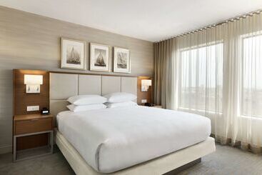 Doubletree Suites By Hilton Hotel Boston   Cambridge