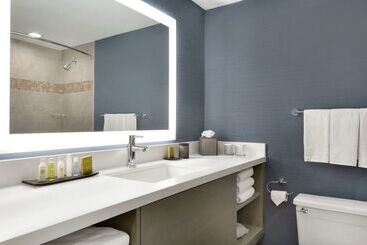 Doubletree Suites By Hilton Hotel Boston   Cambridge