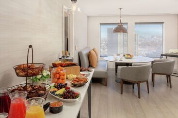 Doubletree Suites By Hilton Hotel Boston   Cambridge
