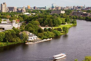 Doubletree Suites By Hilton Hotel Boston   Cambridge
