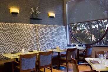 Doubletree Suites By Hilton Hotel Boston   Cambridge