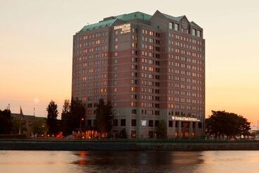Doubletree Suites By Hilton Hotel Boston   Cambridge