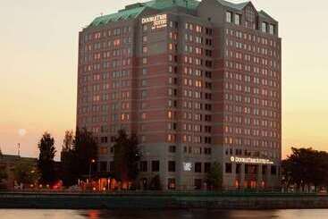Doubletree Suites By Hilton Hotel Boston   Cambridge