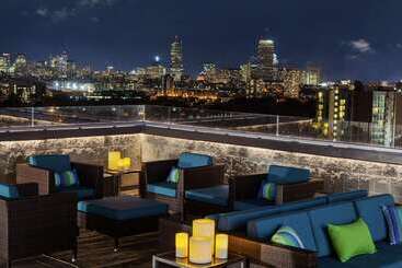 Doubletree Suites By Hilton Hotel Boston   Cambridge