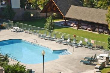 Hotel Glenstone Lodge