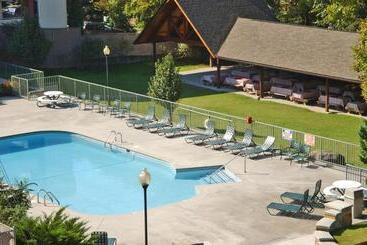 Hotel Glenstone Lodge
