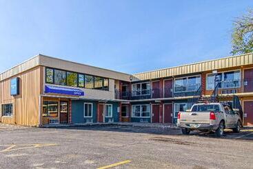 호텔 Devils Lake Inn