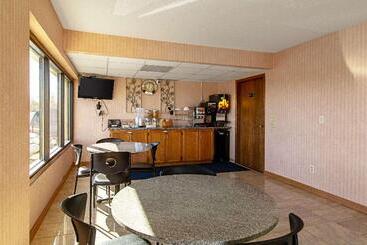 호텔 Devils Lake Inn