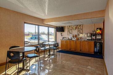 호텔 Devils Lake Inn