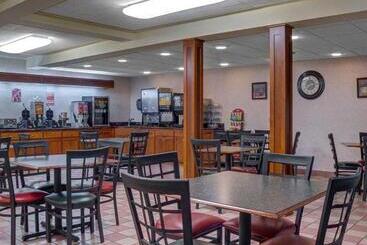 هتل Devils Lake Inn