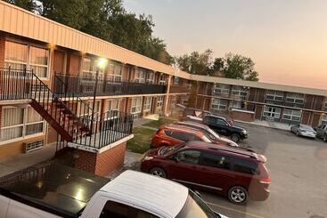 호텔 Devils Lake Inn