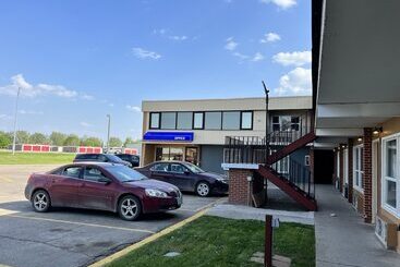 호텔 Devils Lake Inn