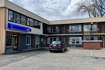 호텔 Devils Lake Inn