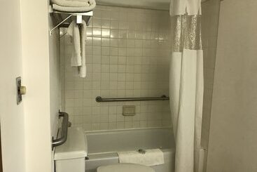 هتل Devils Lake Inn