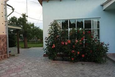 پانسیون Guest House Aziza