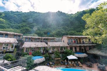 هتل Catba Oasis Bungalows