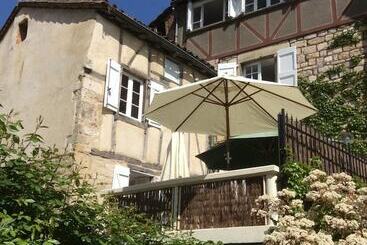 تختخواب و صبحانه La Terrasse
