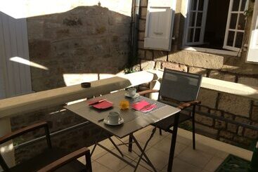 تختخواب و صبحانه La Terrasse