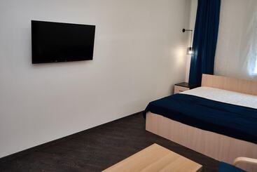 Box Inn   Hostel