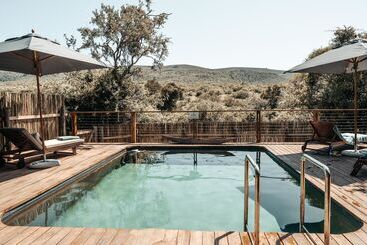 هتل Barefoot Addo Elephant Lodge