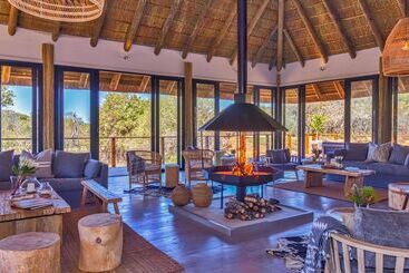 هتل Barefoot Addo Elephant Lodge