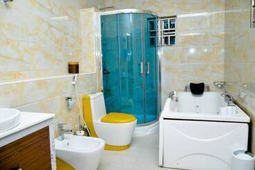 هتل Crystal House