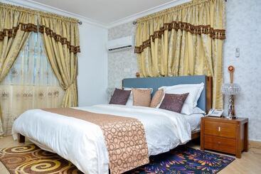 هتل Crystal House