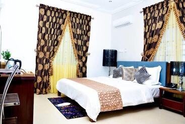 هتل Crystal House