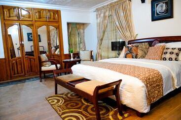 هتل Crystal House