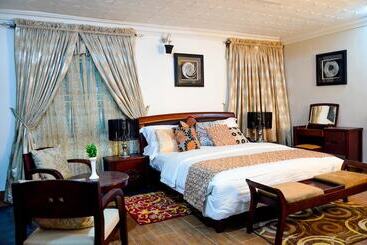 هتل Crystal House