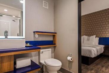هتل Glō Best Western Tulsa Catoosa East Route 66