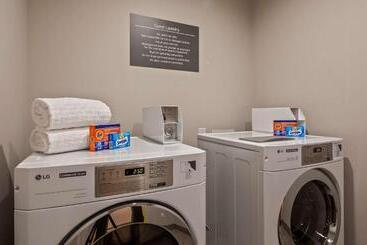 هتل Glō Best Western Tulsa Catoosa East Route 66