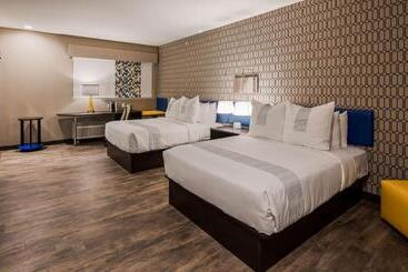 هتل Glō Best Western Tulsa Catoosa East Route 66