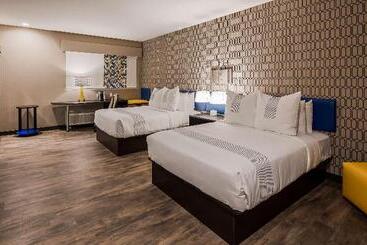 هتل Glō Best Western Tulsa Catoosa East Route 66