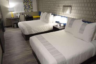 هتل Glō Best Western Tulsa Catoosa East Route 66