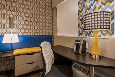 هتل Glō Best Western Tulsa Catoosa East Route 66